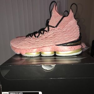 Nike Lebron 15 Hollywood shoe Size 10.5 VNDS